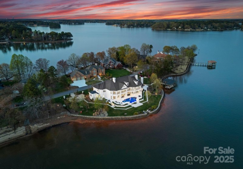 Property image 2 at 8228 Bay Pointe Drive, Denver, NC 28037