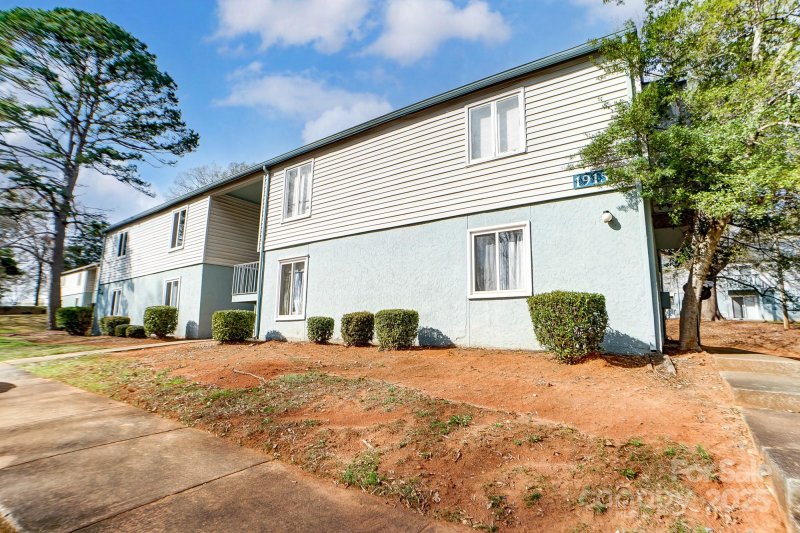 Property image 2 at 1915 Countrymens Court, Charlotte, NC 28210