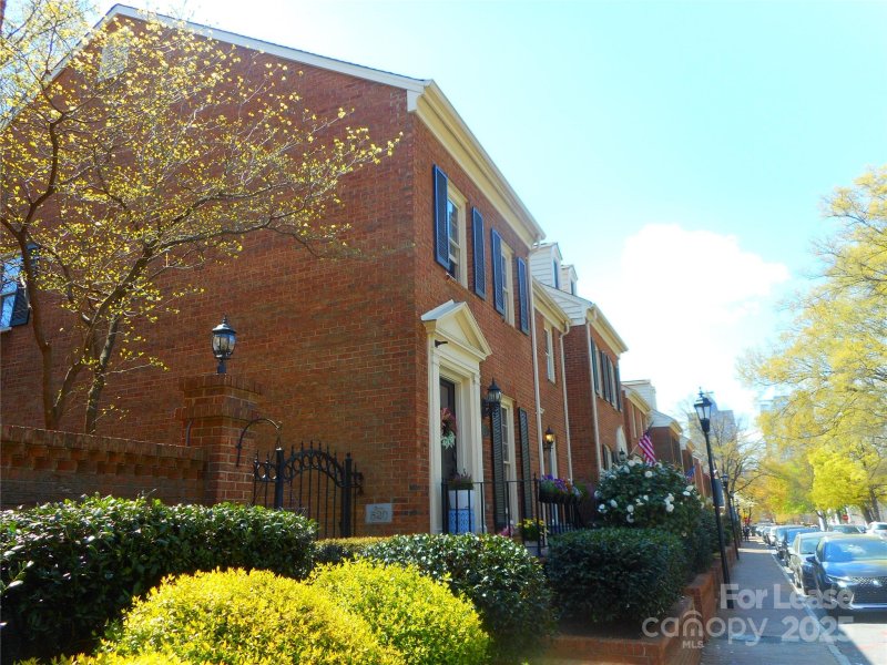 Property image 4 at 520 N Poplar Street, Charlotte, NC 28202