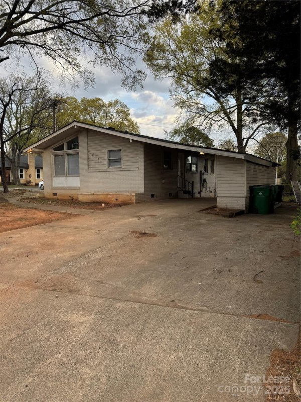 Property image 2 at 1216 White Plains Road, Charlotte, NC 28213