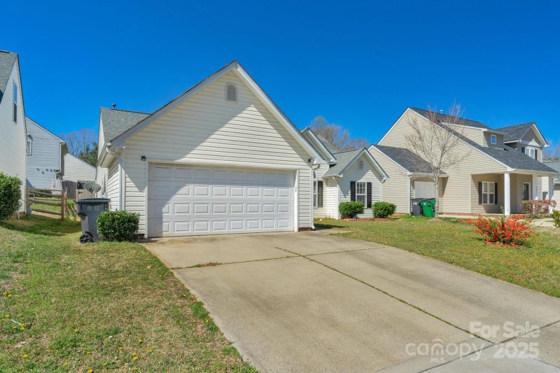 Property image 4 at 6821 Parkers Crossing Drive, Charlotte, NC 28215