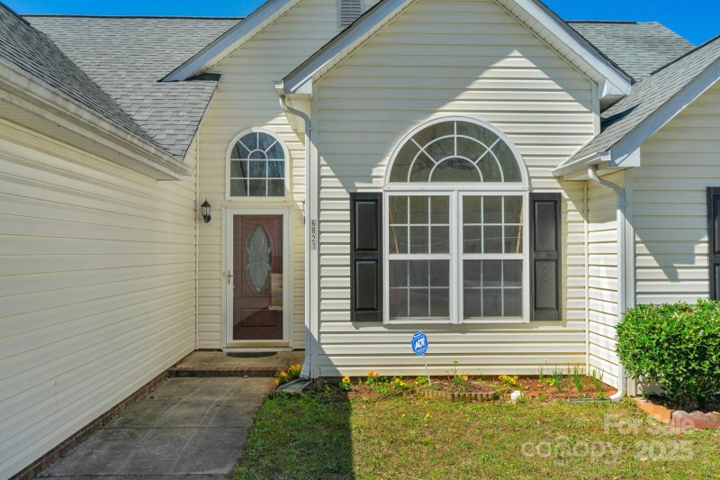 Property image 5 at 6821 Parkers Crossing Drive, Charlotte, NC 28215