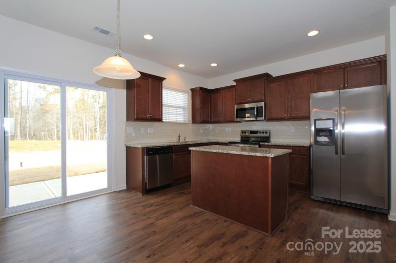 Property image 2 at 127 Queensway Lane, Mooresville, NC 28115