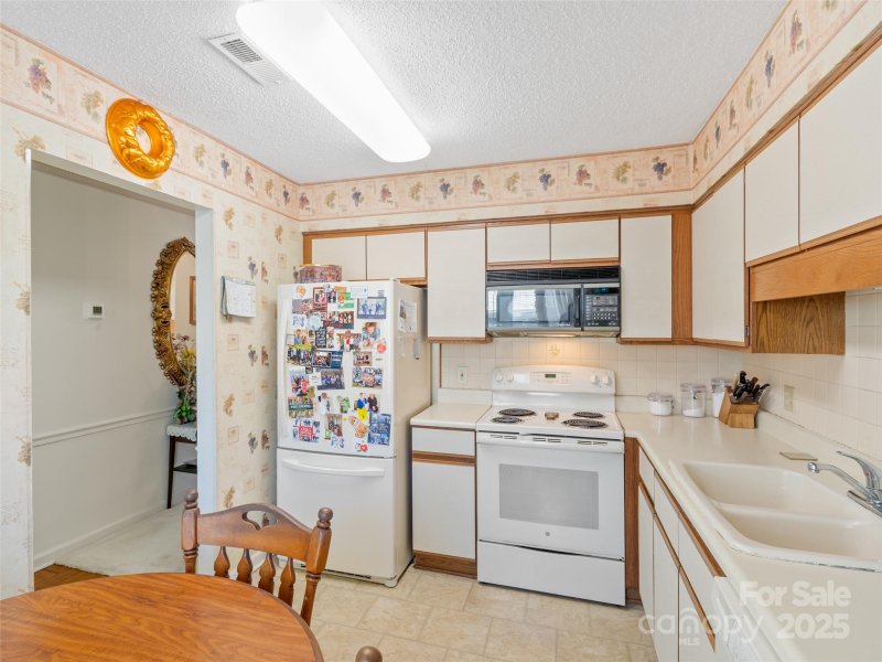 Property image 3 at 4302 Angelus Circle, Asheville, NC 28805