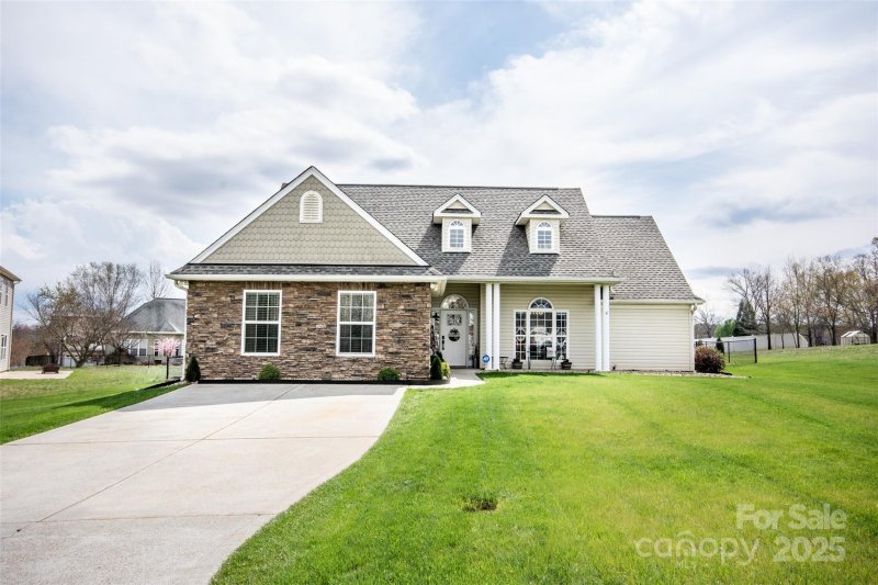 Property image 2 at 118 Heathrow Lane, Statesville, NC 28677