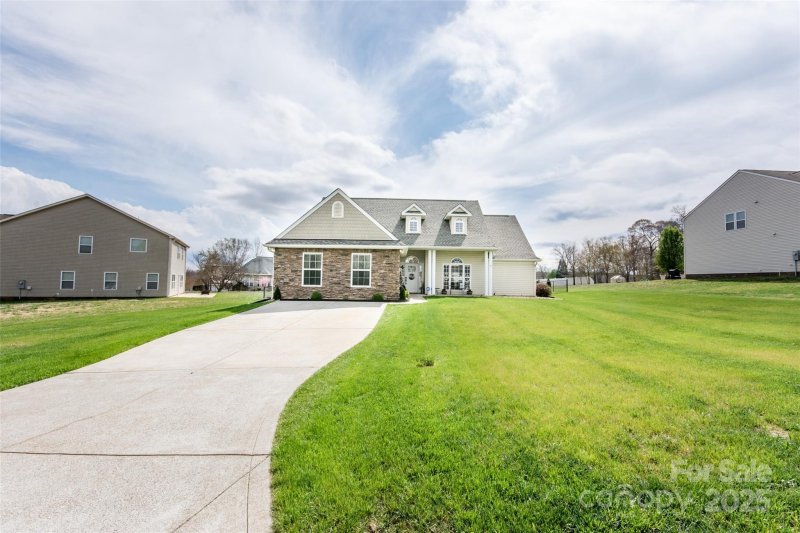 Property image 3 at 118 Heathrow Lane, Statesville, NC 28677