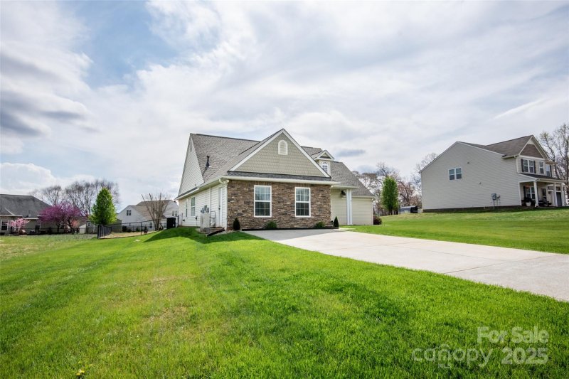 Property image 4 at 118 Heathrow Lane, Statesville, NC 28677