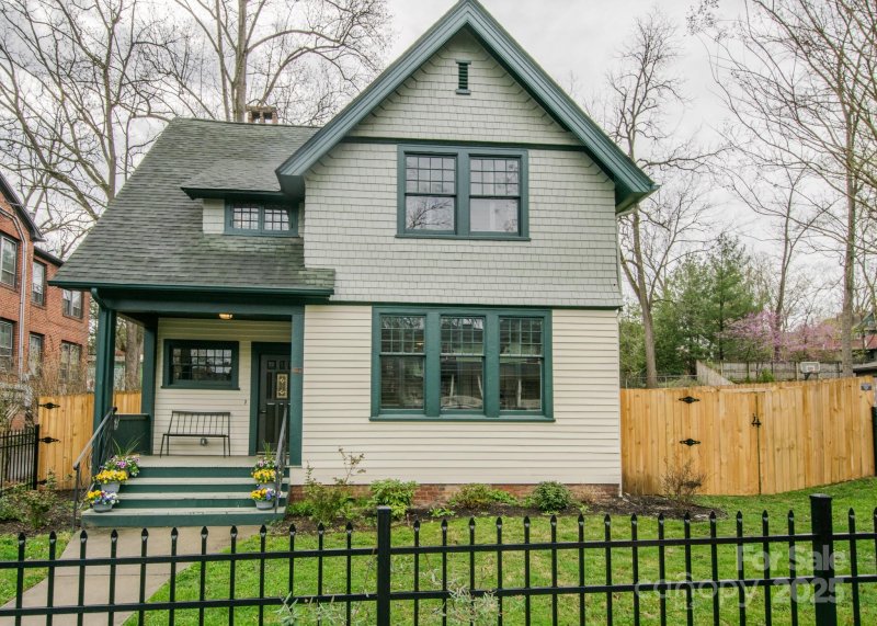 122 W Chestnut Street