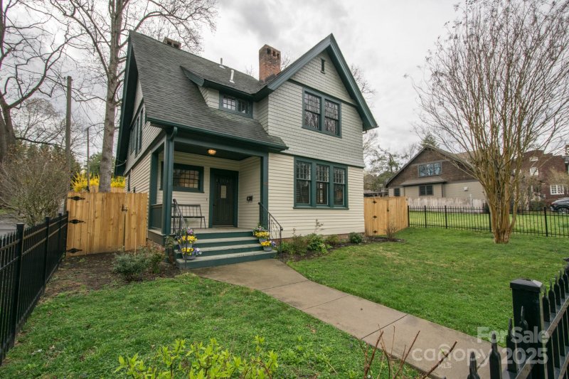 Property image 3 at 122 W Chestnut Street, Asheville, NC 28801