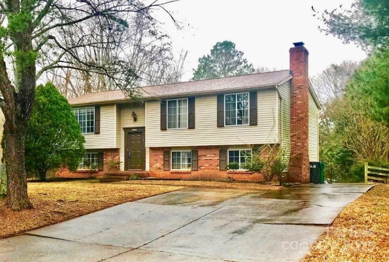 9521 Robert Burns Court