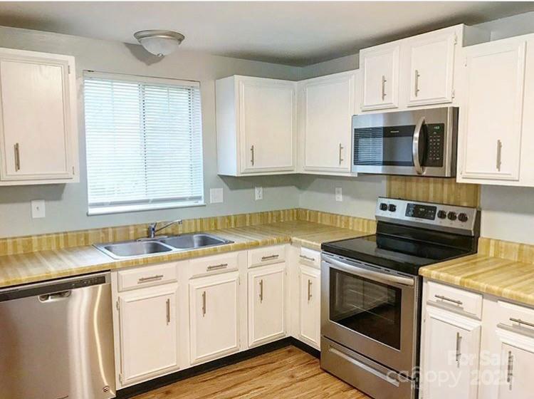 Property image 4 at 9521 Robert Burns Court, Charlotte, NC 28213