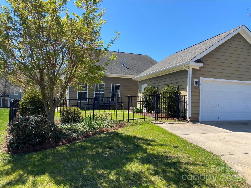 Property image 2 at 353 Montibello Drive, Mooresville, NC 28117