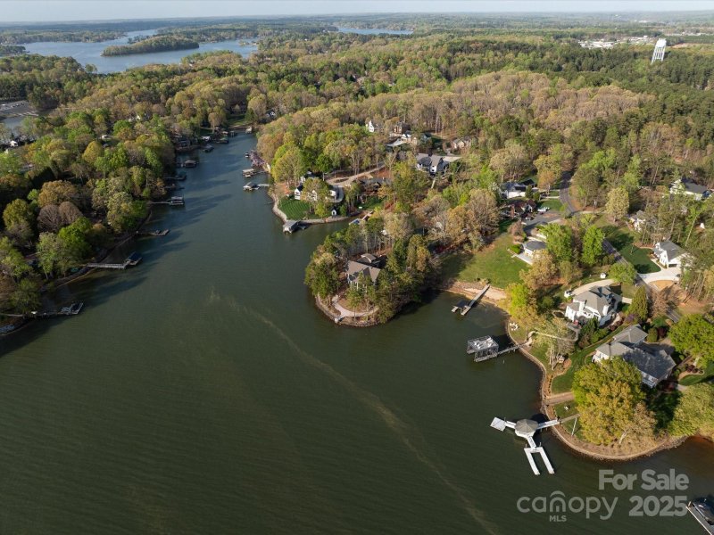 Property image 4 of 233 Greenbay Road in Greenbay Forest, Mooresville, NC 28117