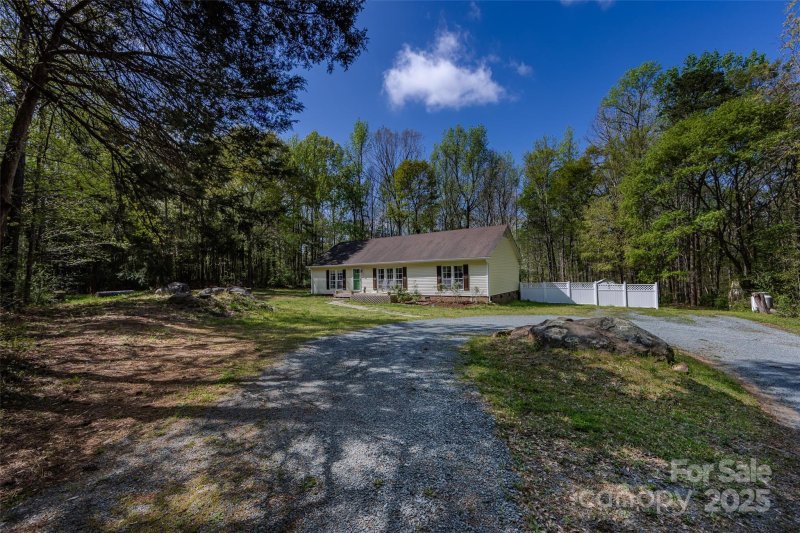 Property image 5 of 9009 Quail Roost Drive in Triple C mini Ranches, Waxhaw, NC 28173