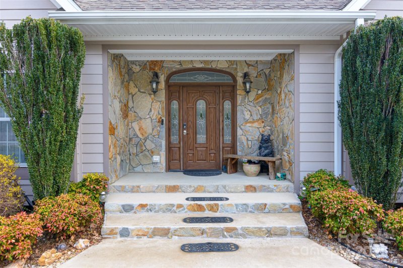 Property image 2 at 526 Grand Oaks Drive, Hendersonville, NC 28792