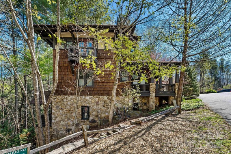 Property image 3 at 3 Whitman Lane, Black Mountain, NC 28711