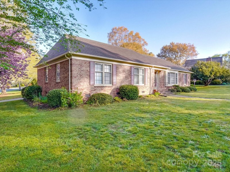 Property image 2 at 1604 Buckingham Avenue, Gastonia, NC 28054