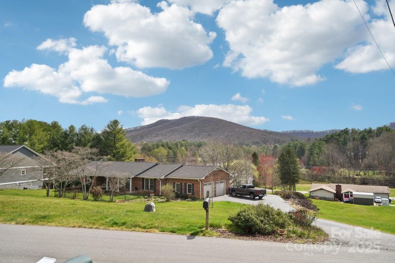 Property image 5 at 10 Sun Up Lane, Candler, NC 28715