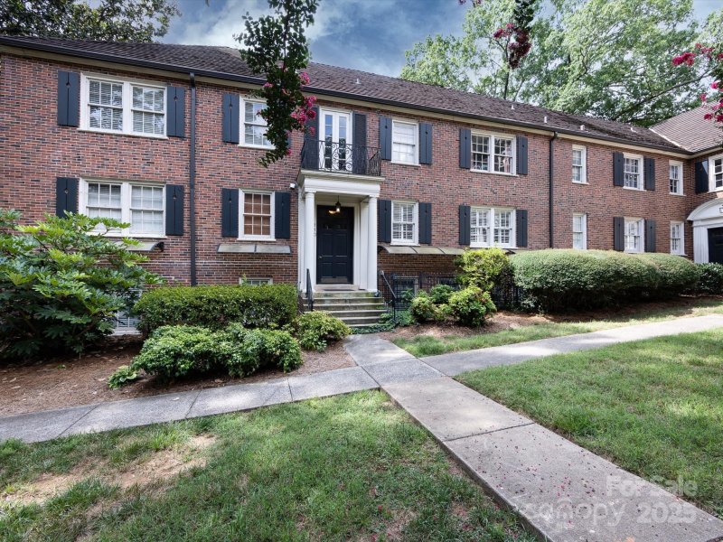 Property image 4 at 110 Colville Road, Charlotte, NC 28207