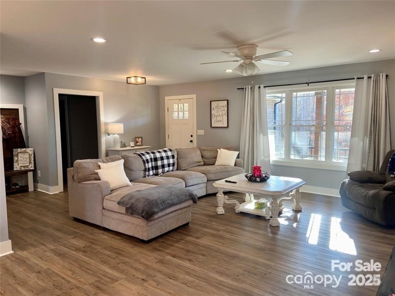 Property image 3 of 705 W School Street in Carolina Terraces, Maiden, NC 28650