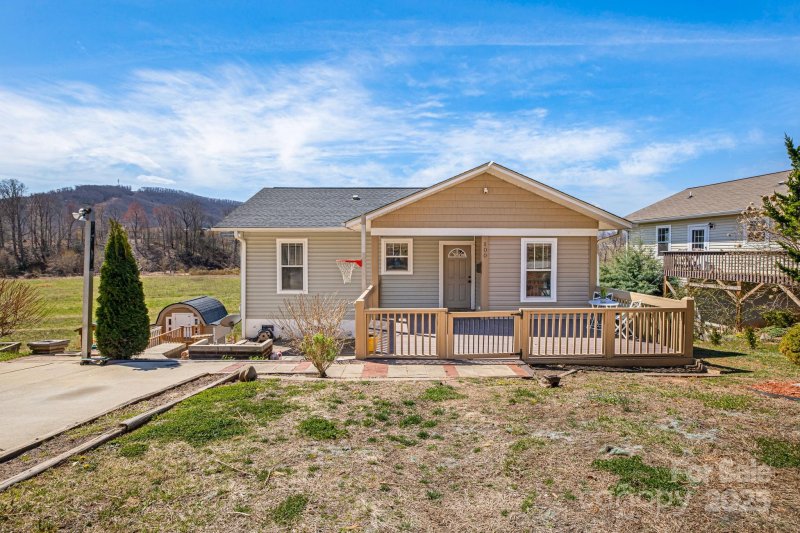 Enka Hills, Asheville Community