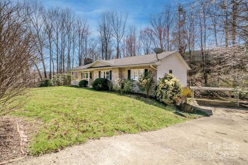 Property image 3 at 25 Apple Creek Lane, Hendersonville, NC 28792