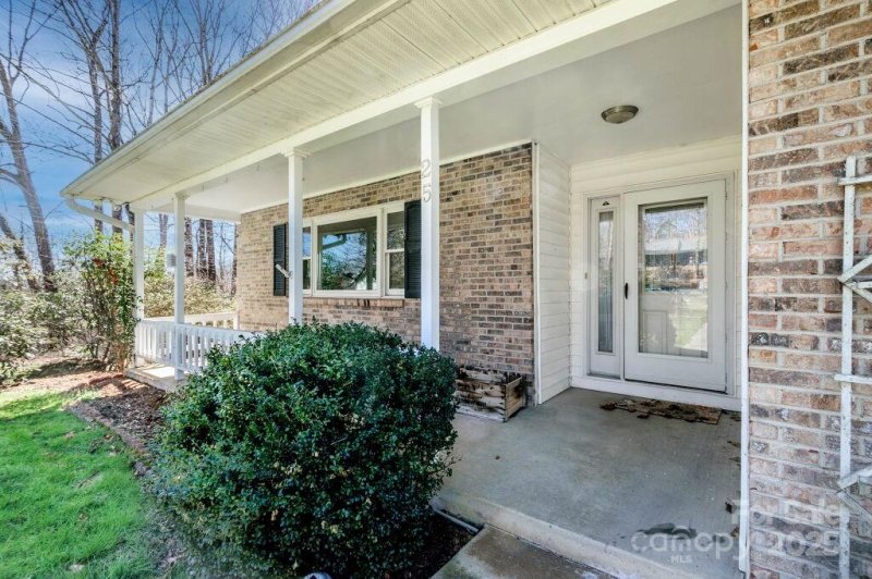 Property image 4 at 25 Apple Creek Lane, Hendersonville, NC 28792