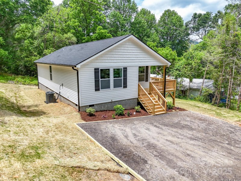 Property image 4 at 15 Border Street, Black Mountain, NC 28711