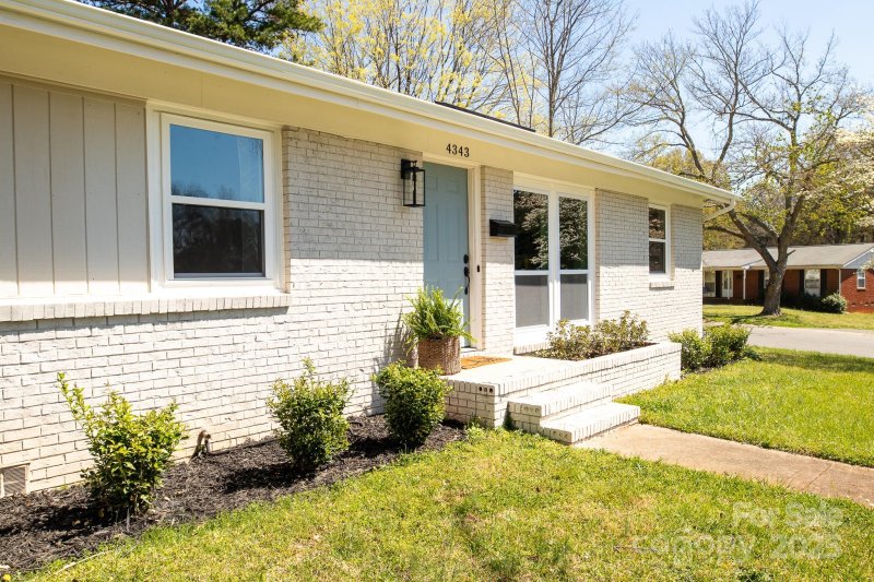 Property image 2 at 4343 Dowling Drive, Charlotte, NC 28205