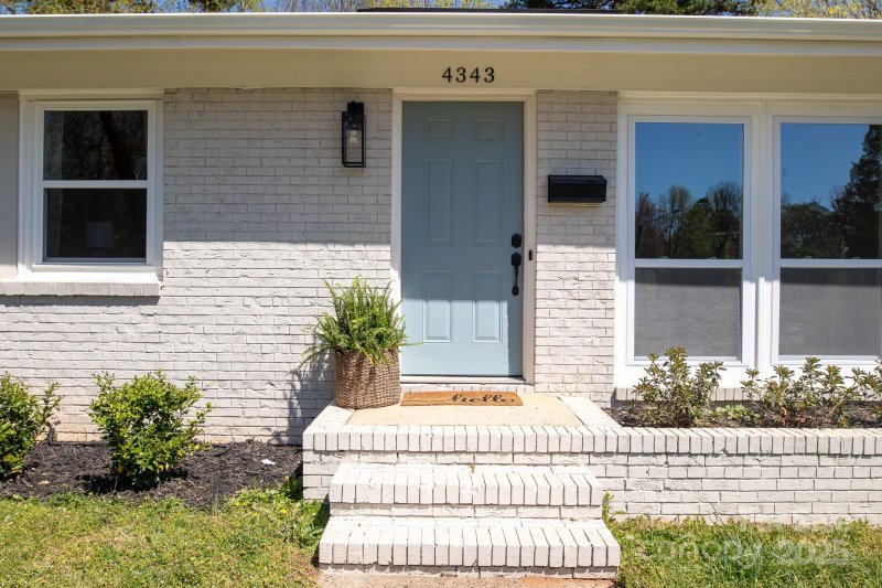 Property image 3 at 4343 Dowling Drive, Charlotte, NC 28205