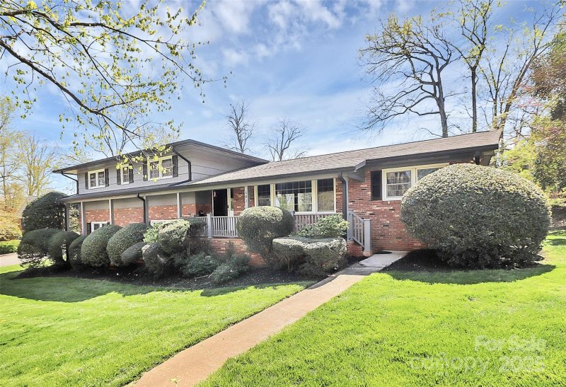 Property image 2 of 501 Eastwood Drive in Gardner Park, Gastonia, NC 28054