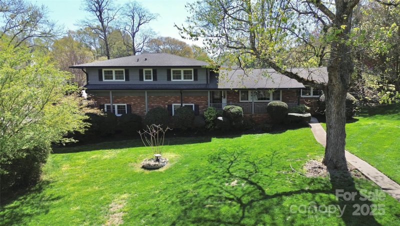 Property image 3 of 501 Eastwood Drive in Gardner Park, Gastonia, NC 28054