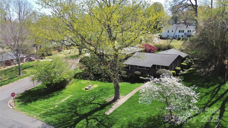 Property image 4 of 501 Eastwood Drive in Gardner Park, Gastonia, NC 28054