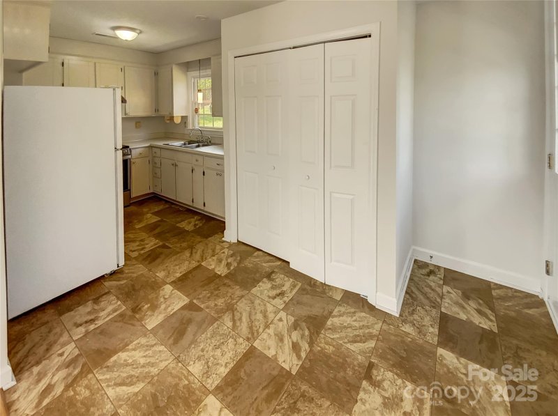 Property image 5 at 2224 Thornfield Road, Charlotte, NC 28217