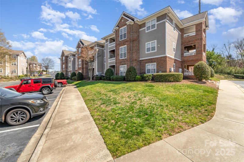 Property image 3 at 9810 Campus Walk Lane, Charlotte, NC 28262