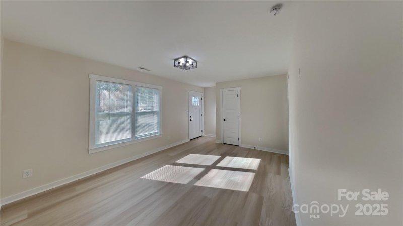 Property image 2 at 757 Bilmark Avenue, Charlotte, NC 28213
