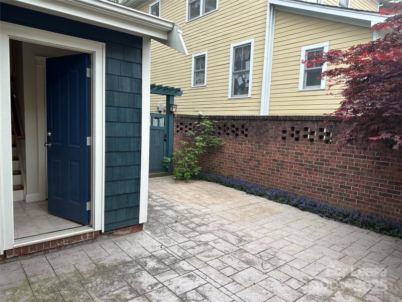 Property image 3 at 719 E 9th Street, Charlotte, NC 28202