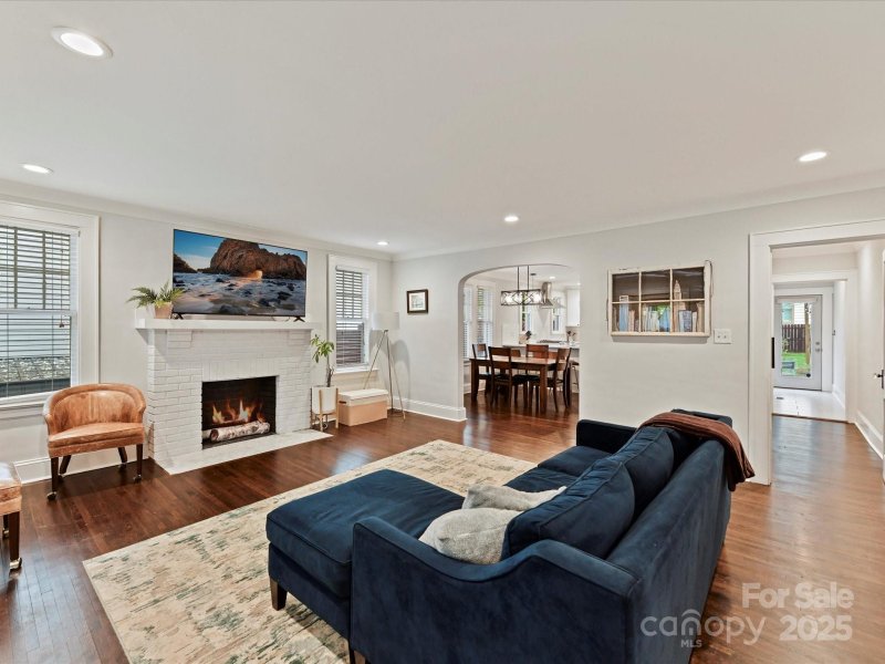 Property image 3 at 925 E 35th Street, Charlotte, NC 28205