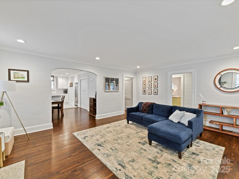 Property image 4 at 925 E 35th Street, Charlotte, NC 28205