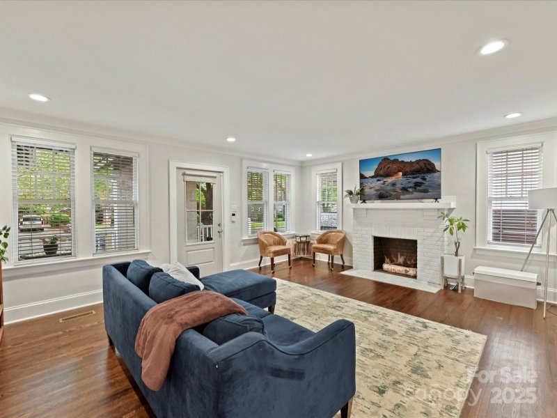 Property image 5 at 925 E 35th Street, Charlotte, NC 28205