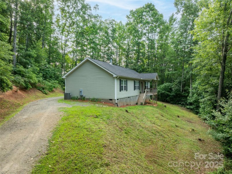 Property image 3 of 61 Evelyn Acres Drive in Evelyn Acres, Asheville, NC 28806