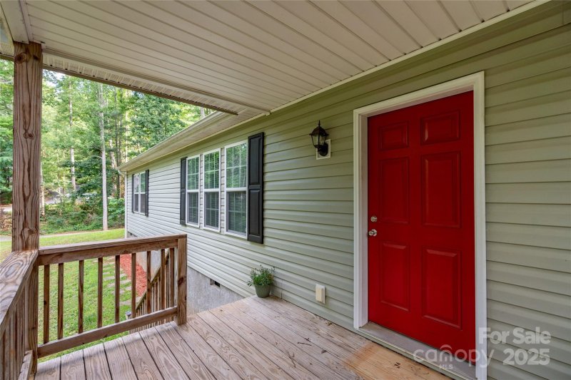 Property image 4 of 61 Evelyn Acres Drive in Evelyn Acres, Asheville, NC 28806