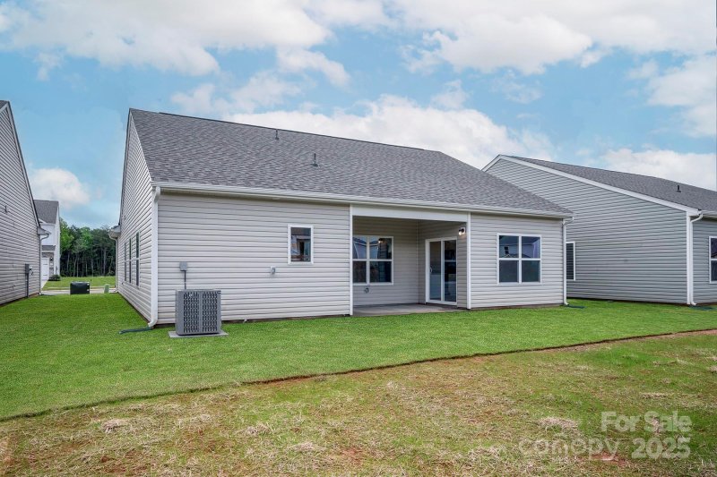 Property image 2 of 7015 Jerimoth Drive in Ascot Woods, Charlotte, NC 28215