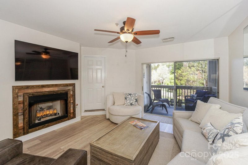 Property image 2 at 104 Pier 33 Drive, Mooresville, NC 28117