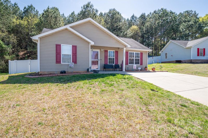 Property image 3 at 2401 Gelsinger Avenue, Bessemer City, NC 28016
