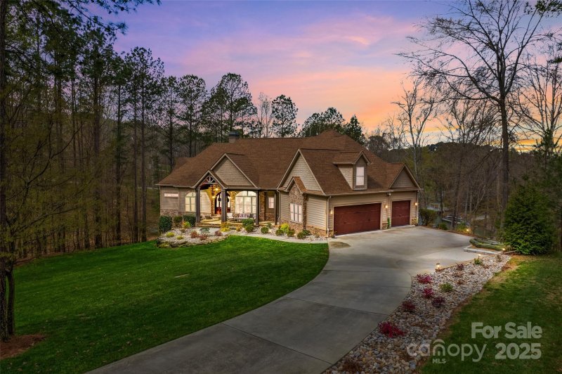 Property image 4 at 135 Frostcliff Lane, Mooresville, NC 28117