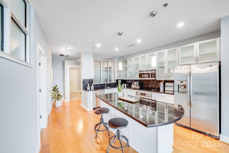 Property image 3 at 333 W Trade Street, Charlotte, NC 28202