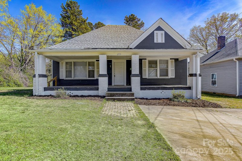 209 N Yadkin Avenue