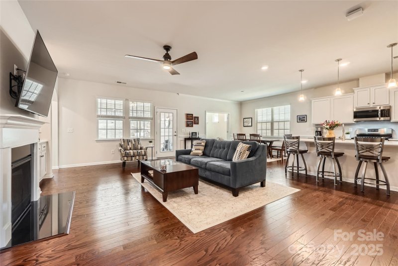 Property image 3 of 525 Cellini Place in Imagery On Mtn Island, Mount Holly, NC 28120