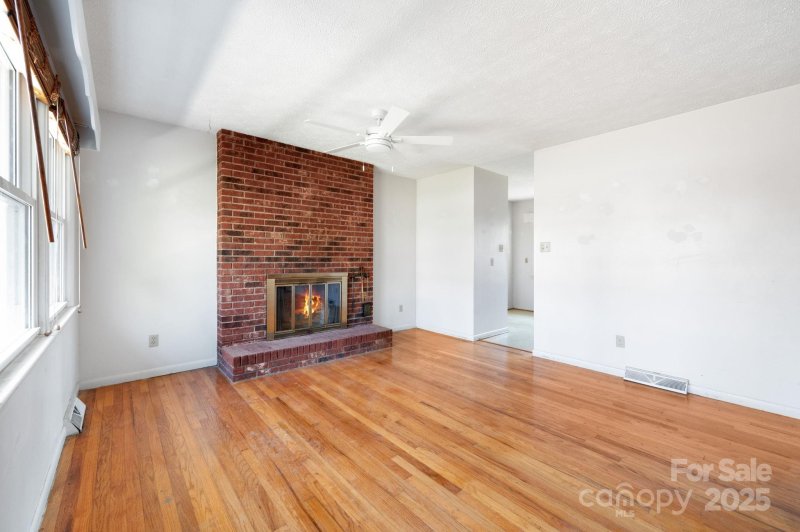 Property image 2 at 101 Arco Road, Asheville, NC 28805